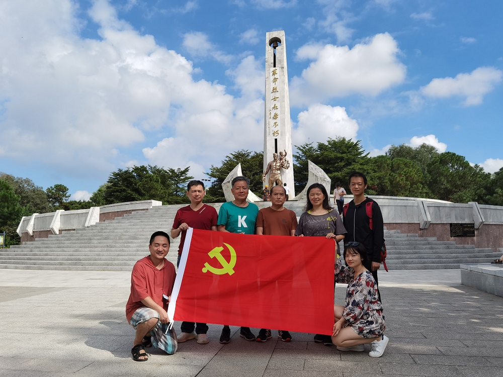 “不忘初心?傳承紅色精神”——集團公司職能部門黨員同志前往北海市長青公園革命烈士紀(jì)念碑開展黨性教育活動