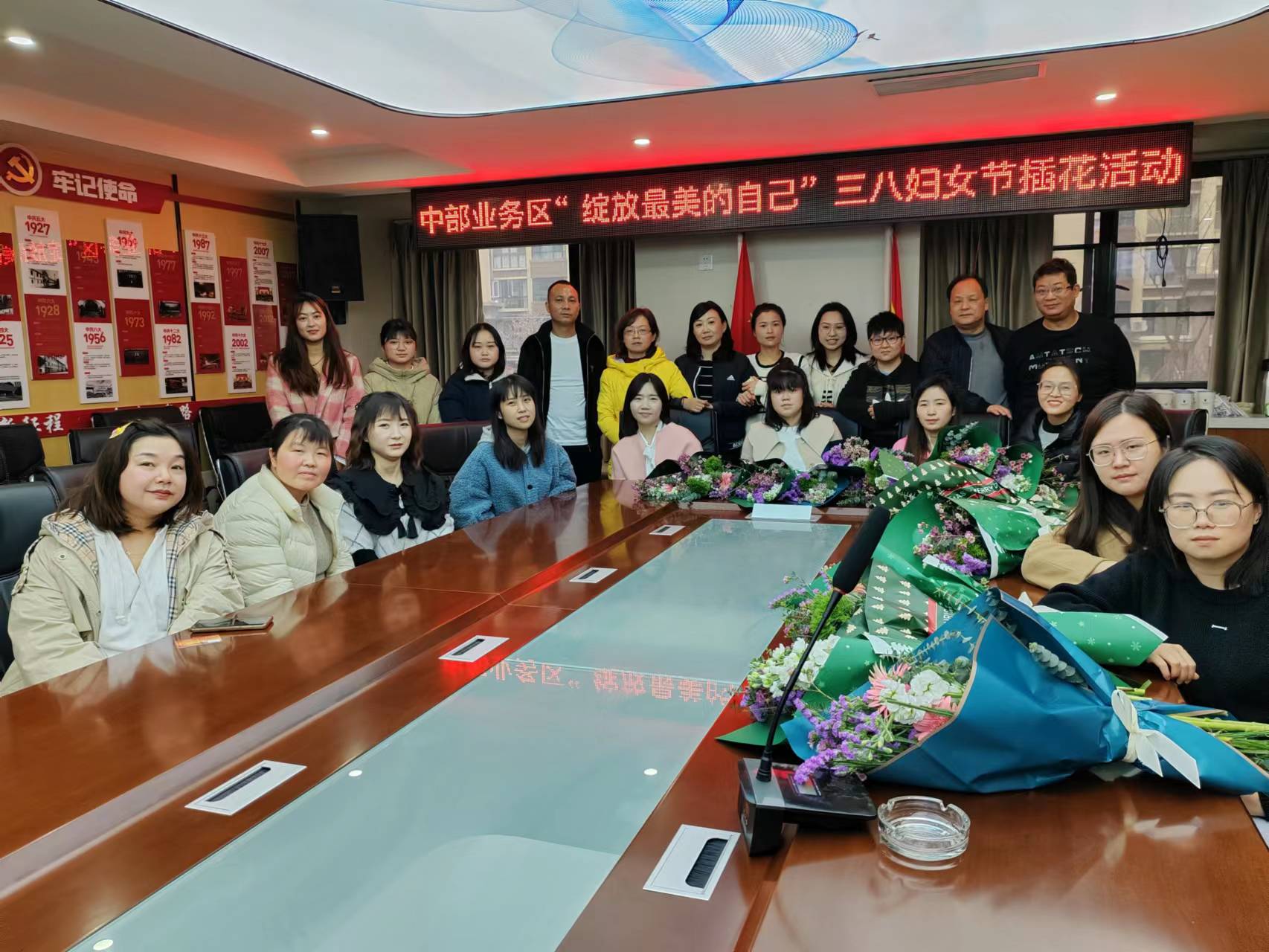 “綻放最美的自己”-- 中恒設(shè)計中部業(yè)務(wù)區(qū)參加集團(tuán)三八紅旗手表彰會 及開展插花活動
